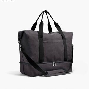 Lo and Sons Deluxe  Small Weekender bag. Ash gray with black trim.